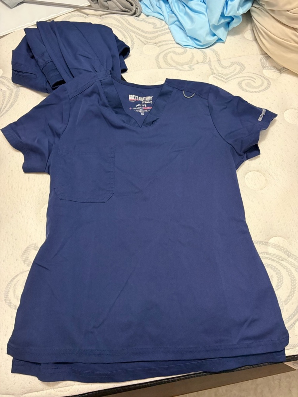 GREYS ANATOMY women Navy Scrub set - V-Neck top and jogger pants